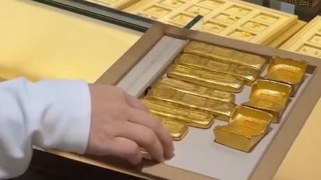 整箱金條「是假的」！銀樓拒收男暴怒踹桌