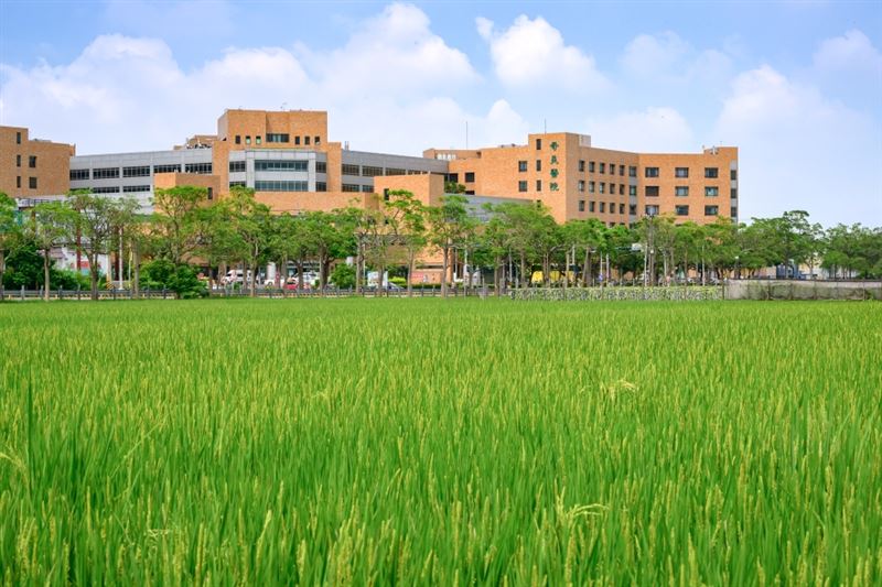 柳營奇美醫院深耕溪北地區近20年，承擔區域醫療樞紐角色，配置癌症醫學中心與整合門診，串聯篩檢、診斷、治療到術後照護的一站式服務，落實在地精準醫療。（圖／精萃亞太公關提供）