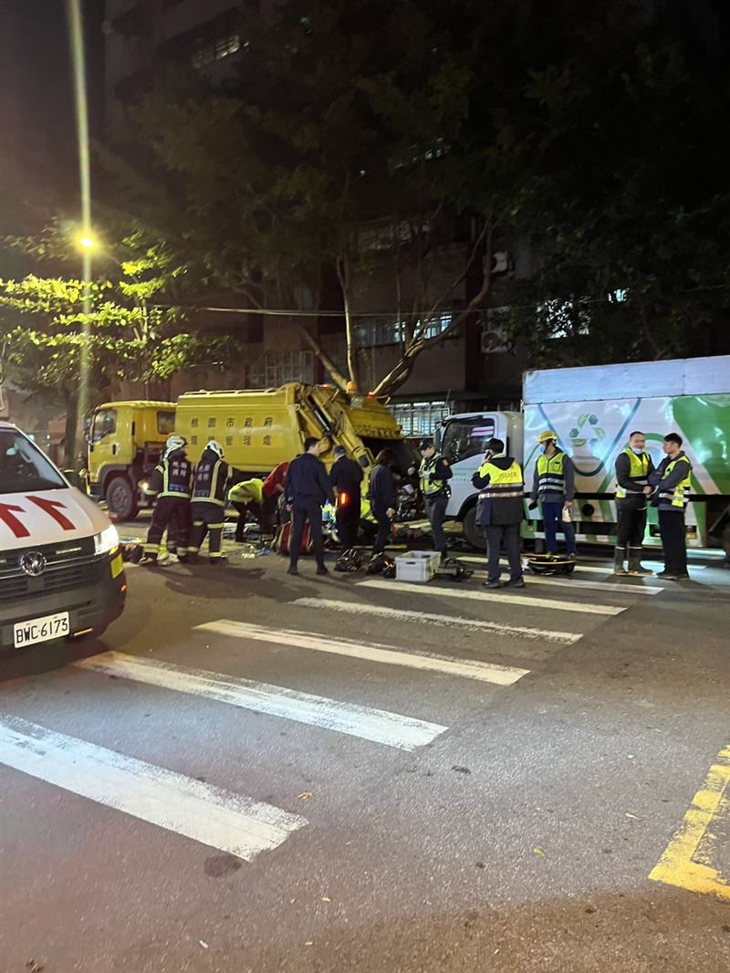 資源回收車撞擊垃圾車。（圖／翻攝畫面）