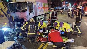 資源回收車,垃圾車,撞,夾擊