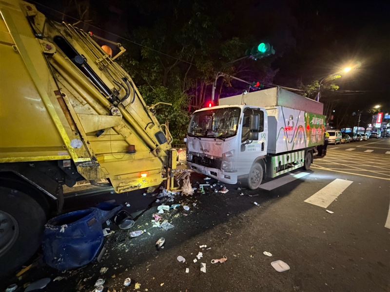 資源回收車車頭撞凹、擋風玻璃也碎裂。（圖／翻攝畫面）