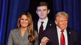 川普20歲帥兒「英雄救美」！倫敦法庭證實：小王子一通電話救回受暴女。（圖／翻攝自X平台 @allie__voss）