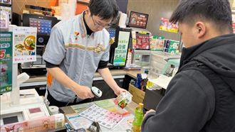 媚登峯捐200萬助清寒生早餐 打造溫暖社會