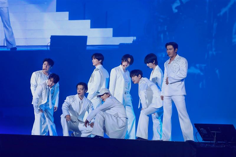 SUPER JUNIOR齊高喊「高雄」。（圖／讀者提供）