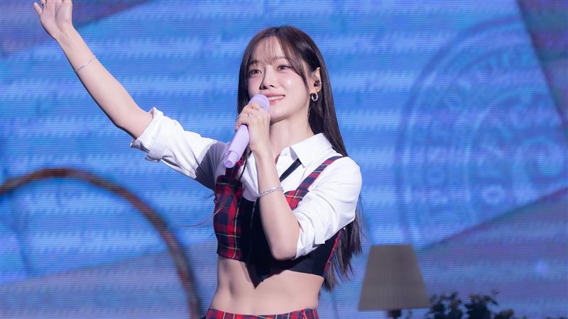 金世正來台！　披浴袍絕美登場告白逼哭粉