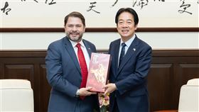 賴清德總統今（23）日下午接見美國聯邦參議員蓋耶哥（Ruben Gallego）訪問團。（圖／取自總統府）