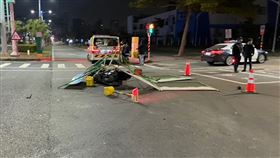 高雄,前鎮,護欄,手腳,女子,鐵柵,酒駕,擦撞,女騎士,施工,高雄市（圖／翻攝畫面）