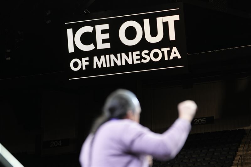 明尼蘇達州出現大規模示威與罷工，勞工上街抗議。（圖／美聯社／達志影像）