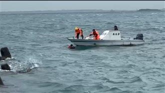 澎湖鳥嶼漁船翻覆擱淺！今尋獲船主遺體