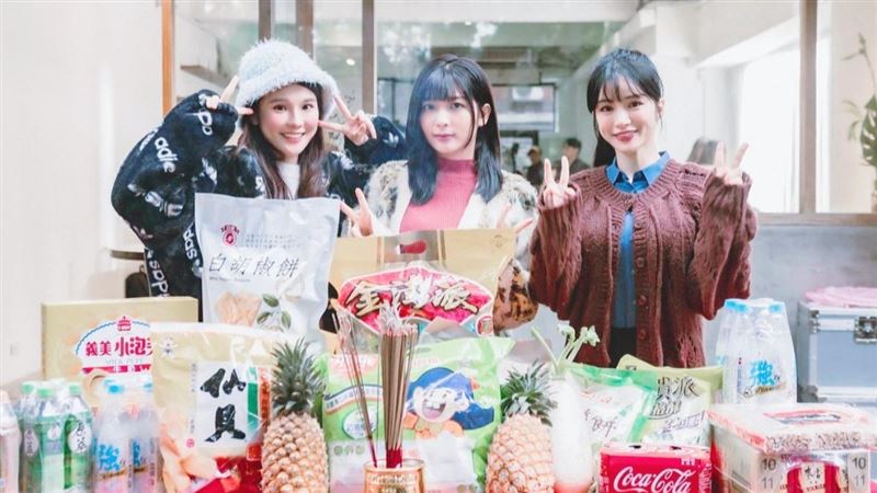 林岱縈（右起）、瑟七以及琳妲一起現身開鏡儀式。（圖／翻攝自林岱縈臉書）