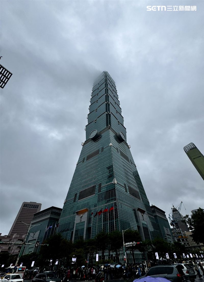 天候不佳，徒手攀101宣布延期。（圖／記者鄭孟晃攝影）