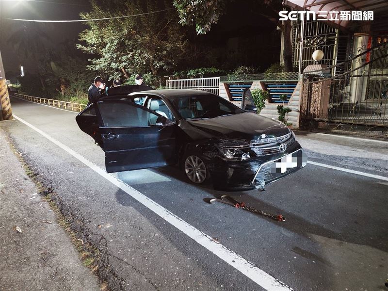 找到通緝犯車子，人已不見蹤影。（圖／翻攝畫面）