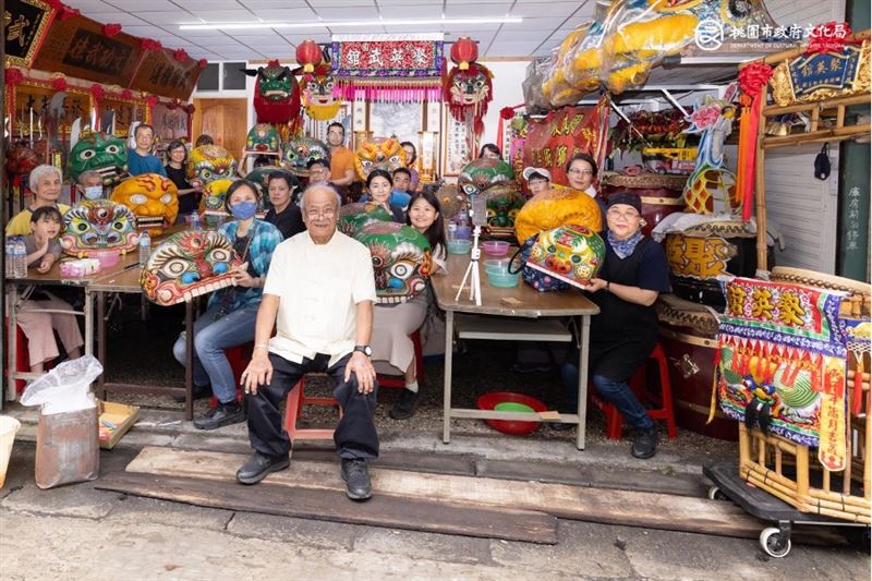 阿水師與學生。（圖／翻攝自藝遊桃園粉絲專頁）