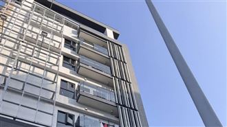 鋼珠雨狂襲！台中西屯套房「玻璃全碎」