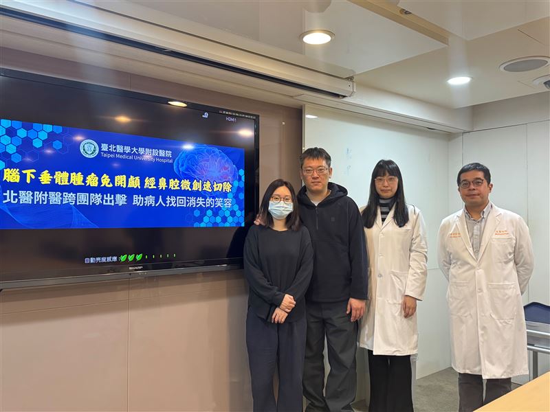 劉先生（左2）手術後，情緒與生活也逐漸回穩。（圖／北醫附醫提供）