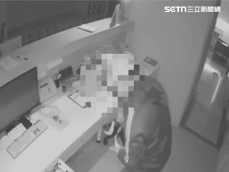 北市詹男潛入診所搜刮22萬元財物，警方前往基隆旅館逮人。（圖／翻攝畫面）