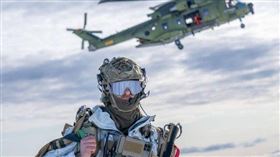 在川普併吞威脅的背景下，丹麥與北約盟國啟動了在格陵蘭的「北極耐力行動」聯合演習。（圖／翻攝自X平台 @YourAnonCentral）