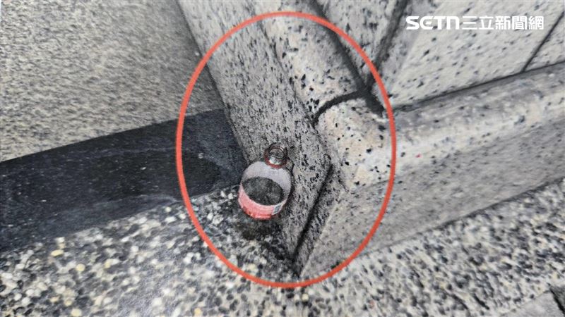 北市郭男在超商竊取1瓶櫻桃可樂，還在店外直接喝完滅證。（圖／翻攝畫面）