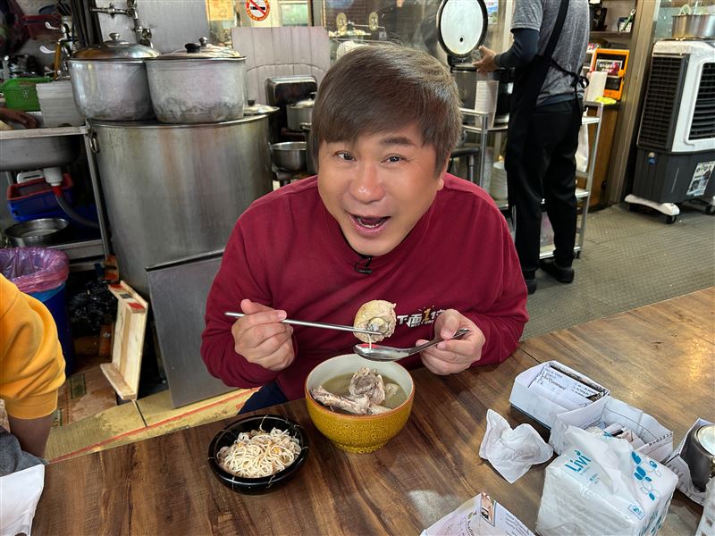 胡瓜介紹文山區的驚豔美食。（圖／《下面一位》提供）