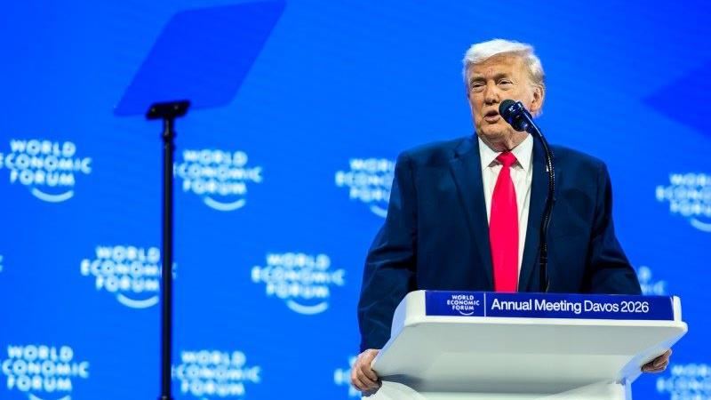 川普於論壇上表態稱，在格陵蘭問題上不會動用軍事手段，讓歐洲國家暫時鬆了一口氣。（圖／翻攝自白宮）