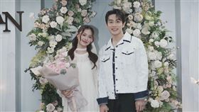 管麟與吳季璇正式登記結婚。（圖／翻攝自臉書）