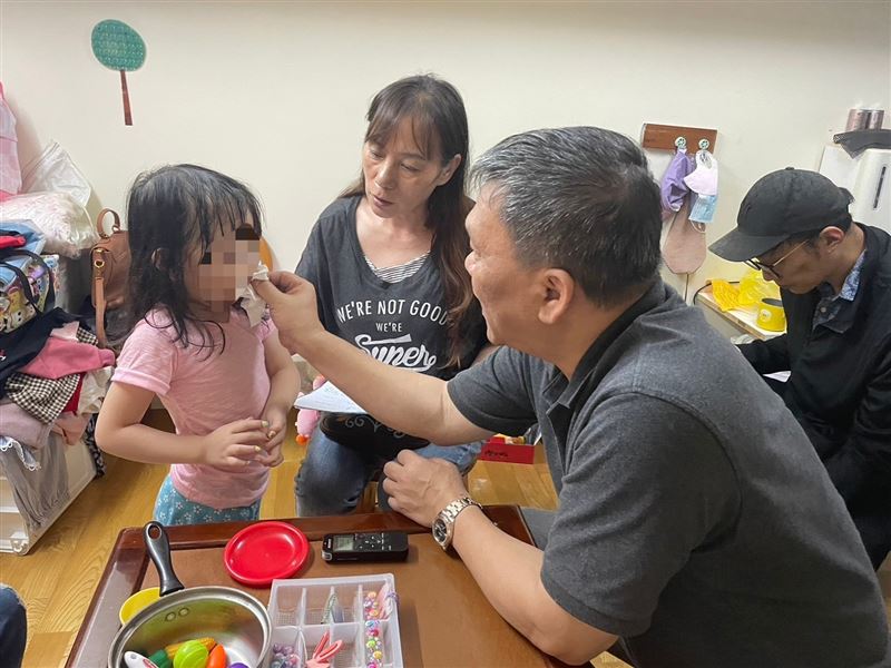 19歲高一女生慘遭公益霸凌！？《愛的延續公益協會》不穿背心原因暖心曝光。（圖／《愛的延續公益協會》提供）