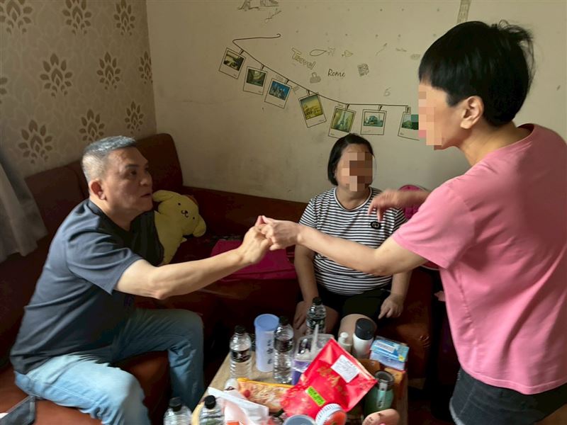 19歲高一女生慘遭公益霸凌！？《愛的延續公益協會》不穿背心原因暖心曝光。（圖／《愛的延續公益協會》提供）