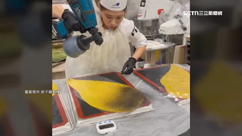 台灣隊選手靠著團隊合作，最終帶著台灣國旗站上頒獎台