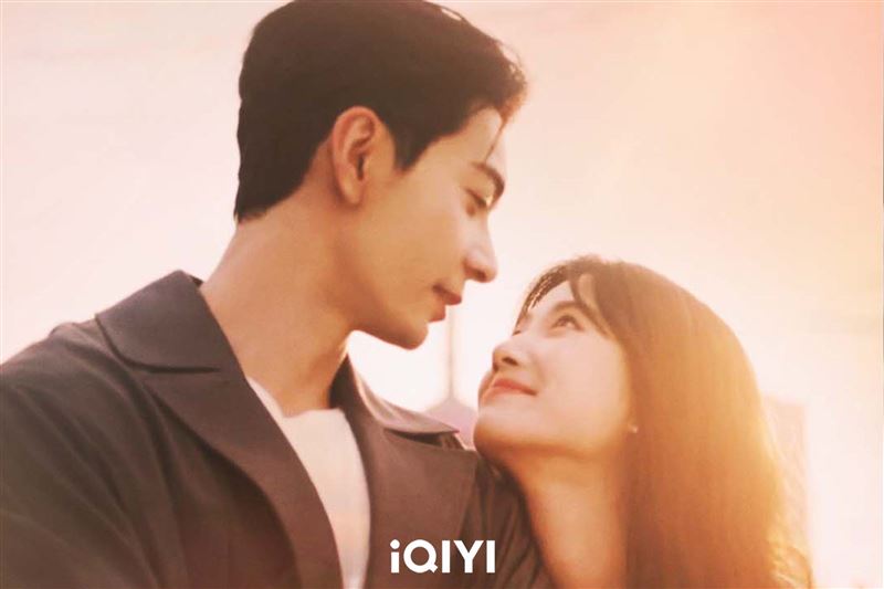 陳星旭（左）與盧昱曉在劇中先甜後虐。（圖／愛奇藝提供）