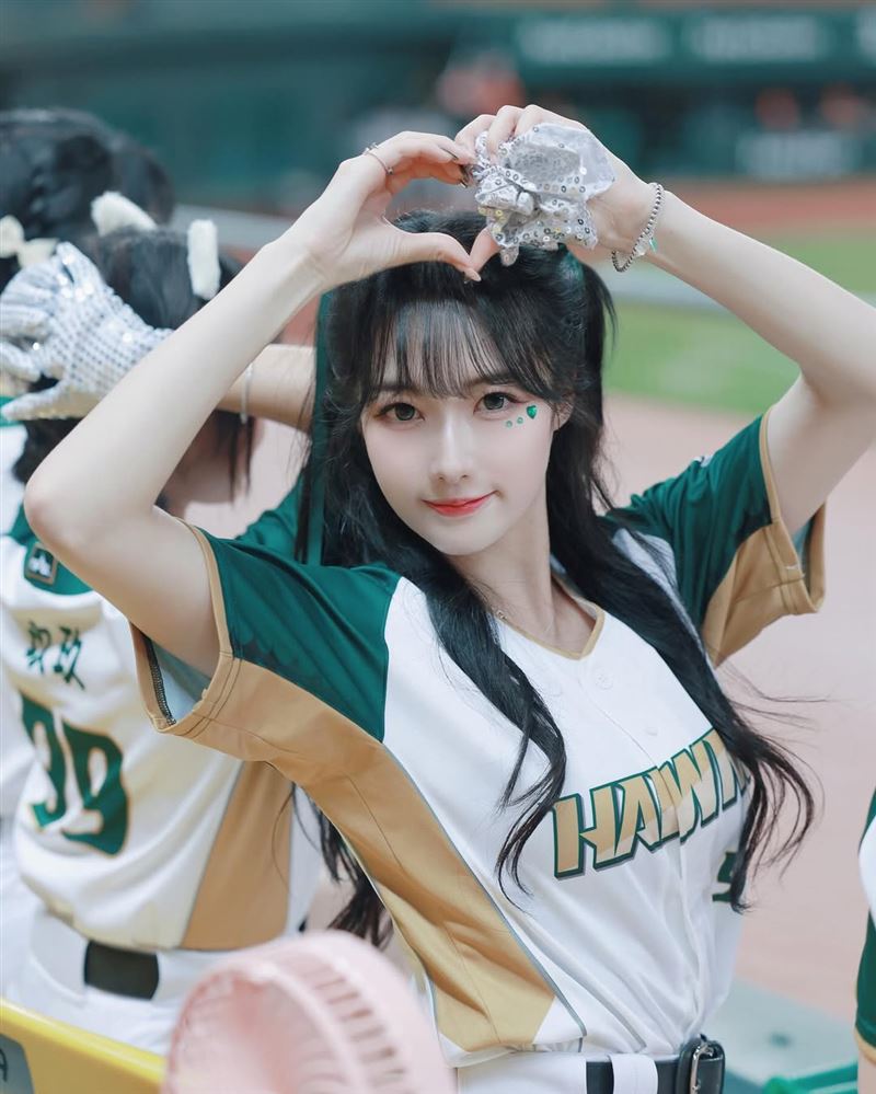 Mingo有「清純精靈」稱號的她,給人第一印象空靈感。(圖/翻攝自IG @_min_go)