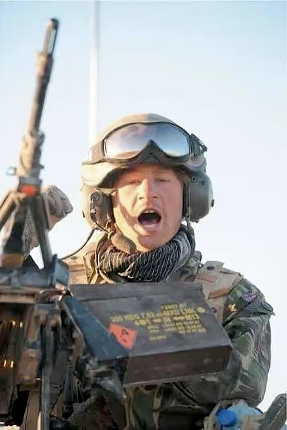 哈利王子2015年在阿富汗服役。（圖／翻攝自X平台 @ChrisBaronSmit1）