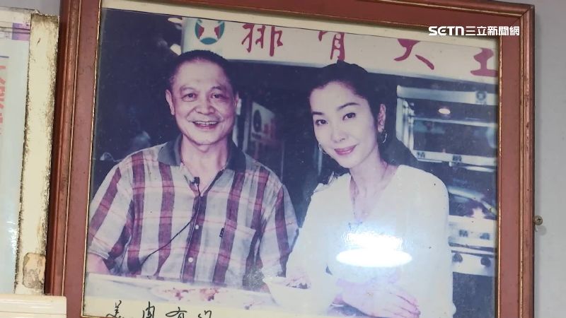 藝人陳美鳳也曾到訪祖師廟原汁排骨大王