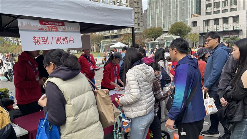 今年台中市119消防節活動首度結合滑步車挑戰賽，報名人潮踴躍。（圖／台中市消防局提供）