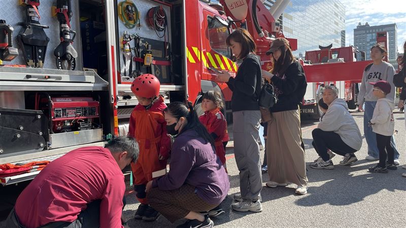 台中市消防局舉辦「風火輪救援隊－119消防體驗&times;滑步車挑戰賽」消防節誌慶活動。（圖／台中市消防局提供）
