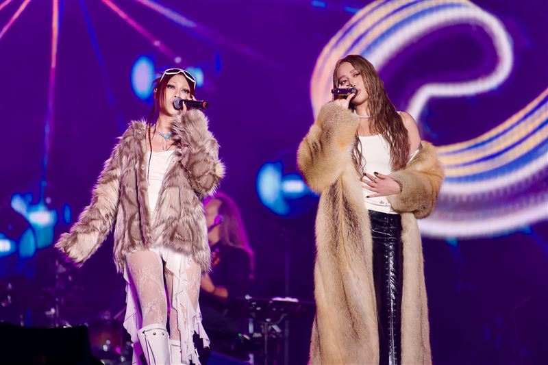 琟娜（左）獲得A-Lin（右）提拔，也分享師徒互動。（圖／谷優娛樂提供）