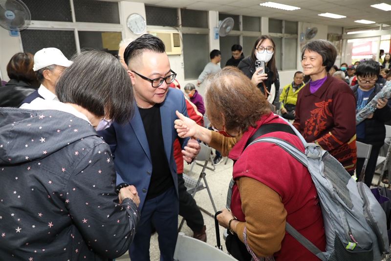 童子瑋宣布政見「重陽敬老加倍發」（圖／童子瑋辦公室提供）