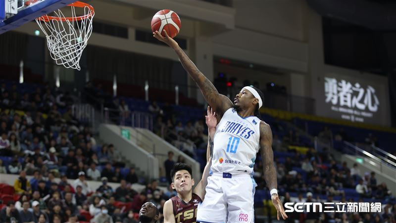 PLG例行賽，富邦勇士洋將古德溫快攻上籃。（圖／記者劉彥池攝影）