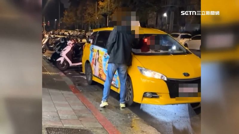 酒醉男子比不雅手勢挑釁運將