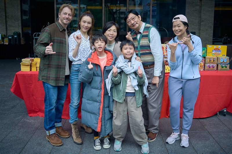 《哥哥可以跟我打勾勾嗎》舉行開鏡儀式。（圖／柒拾陸號原子提供）