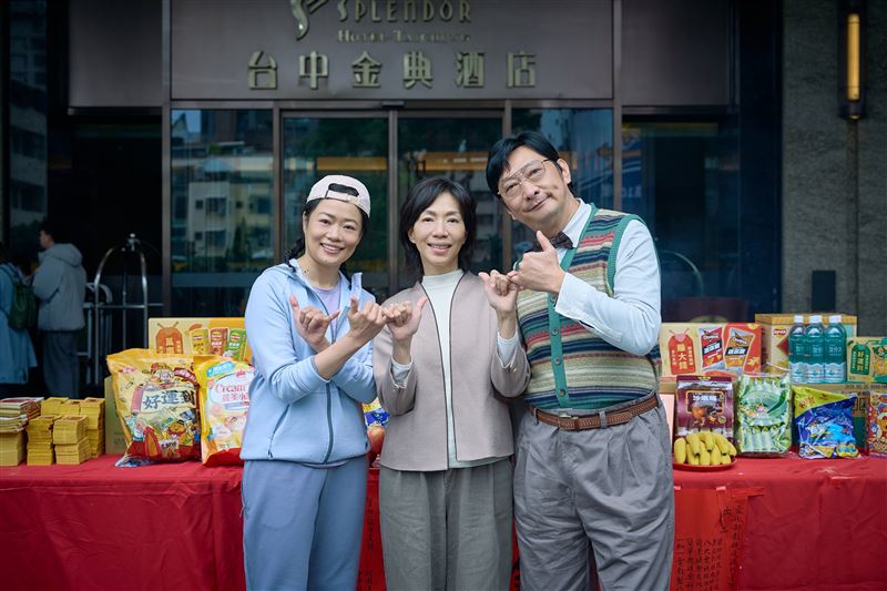 （左起）方意如、萬芳、九孔。（圖／柒拾陸號原子提供）