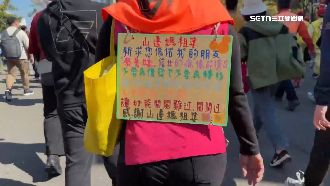 友罹癌「暖女揹求賜福紙板」隨行山邊媽祖