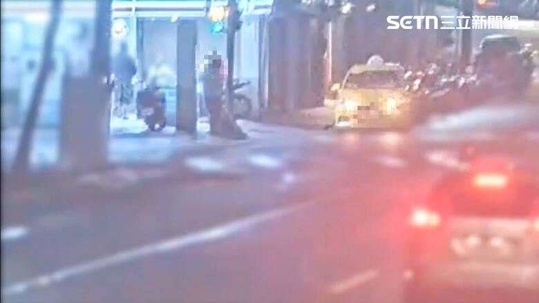 北市陳姓計程車司機在重陽路的超商內打傷黃姓男乘客。（圖／翻攝畫面）