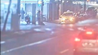 北市陳姓計程車司機在重陽路的超商內打傷黃姓男乘客。（圖／翻攝畫面）