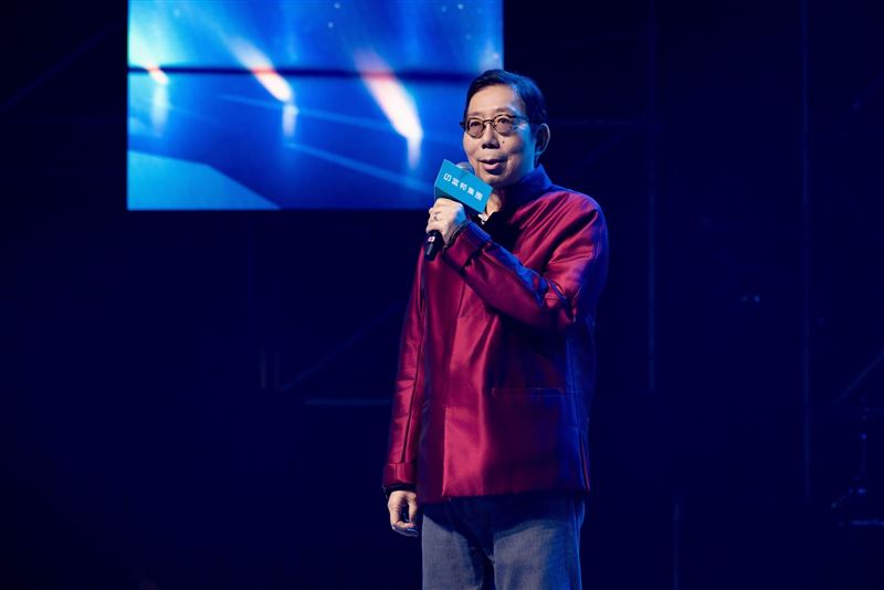 富邦集團今於南港舉辦謝年會，1.6萬員工同歡。2025年集團資產破14兆，連五年居全台之首；金控EPS 8.36元，連17年稱霸獲利王。今年豪撒2050萬獎金，中獎率84%創新高。告五人、蘇打綠熱唱，高雄場將於31日由韋禮安、任賢齊接力。（圖／富邦提供）