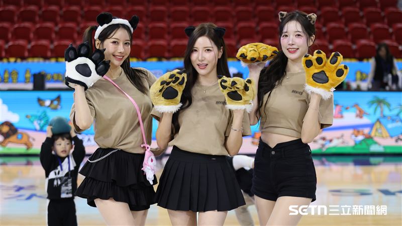 Fubon Angels韓籍3本柱李雅英、南珉貞、李晧禎扮成可愛動物應援。(圖/記者劉彥池攝影)