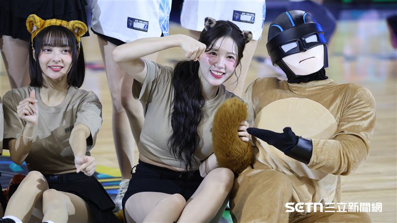 Fubon Angels韓籍3本柱李晧禎(中)扮成花豹。(圖/記者劉彥池攝影)