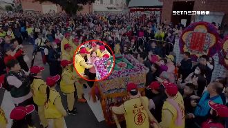 雨露均霑！山邊媽突衝人群「找到楊瓊瓔」