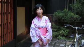 陳佩琪發文曝柯文哲過敏病況，同時秀出穿著和服的照片。（圖／翻攝自陳佩琪臉書）