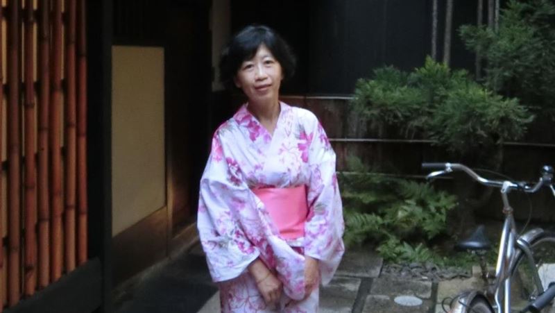 陳佩琪發文曝柯文哲過敏病況，同時秀出穿著和服的照片。（圖／翻攝自陳佩琪臉書）