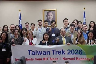 哈佛、MIT 頂尖學子走進立法院！張嘉郡接待訪團：讓世界看見真實台灣。(圖／翻攝張嘉郡臉書)